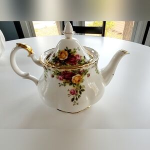 Royal Albert Old Country Roses Bone China Tea Pot